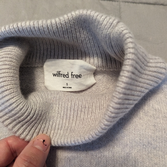 Aritzia sweater - Picture 2 of 2